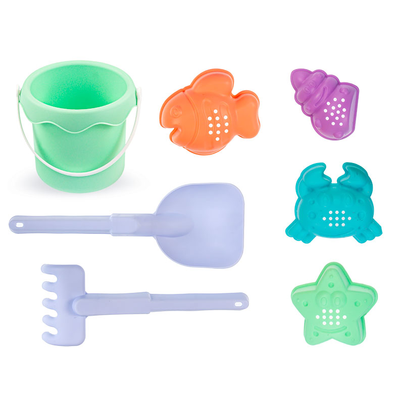 Bucket With Sand Accessories